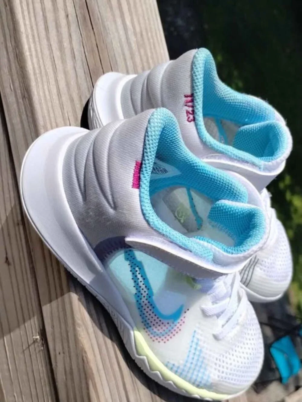 Discontinued Nike Kyrie Flytrap V '1 World 1 People' Kids 13c Basketball Shoes